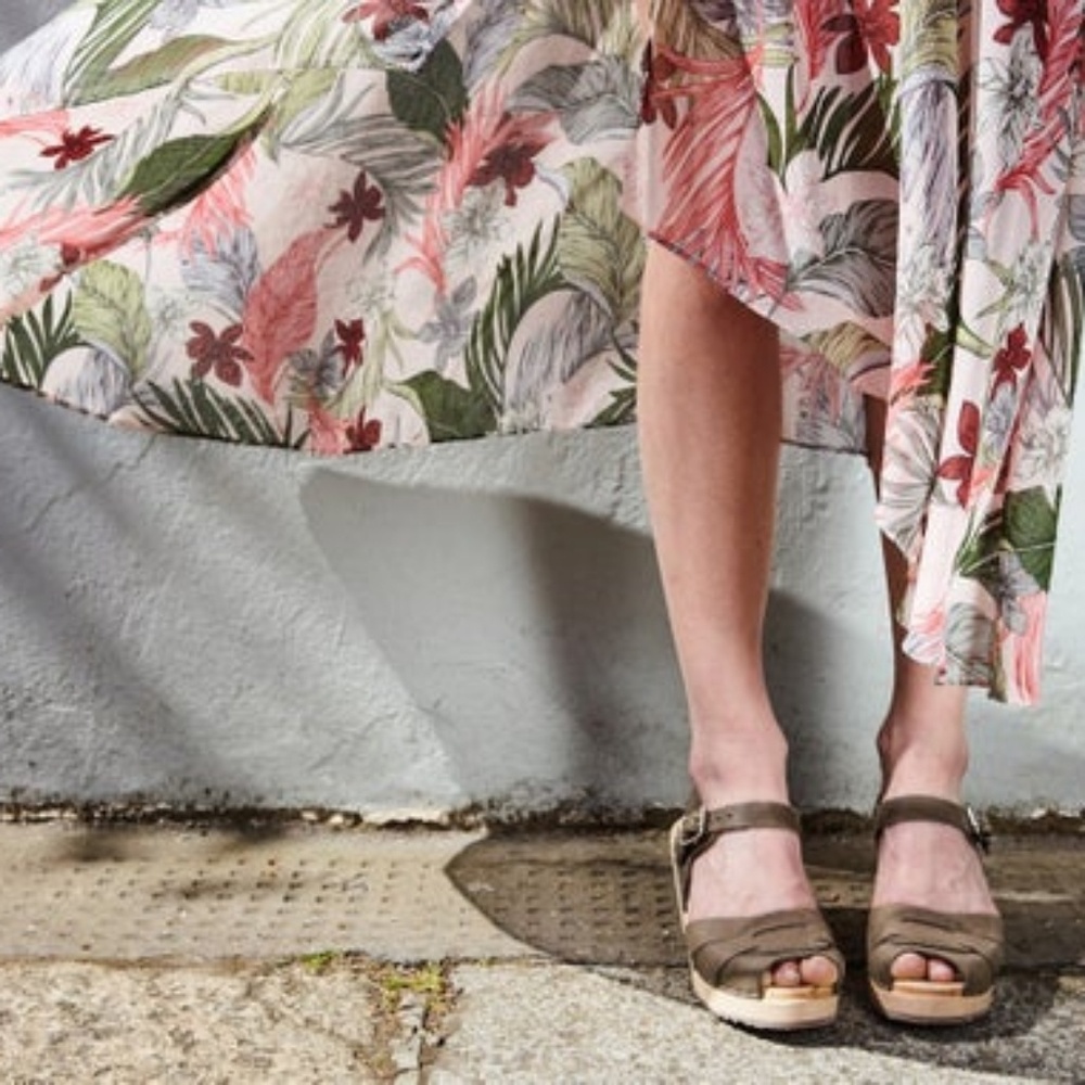 Lotta Peep Toe heels